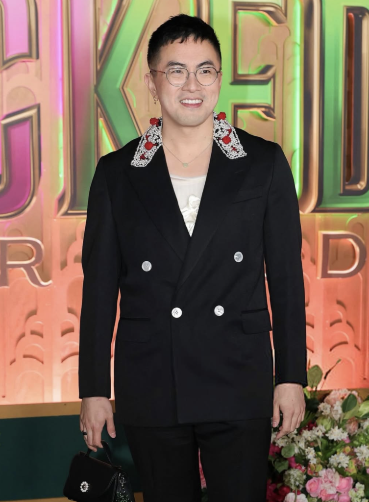 Bowen Yang se ha convertido en una de las figuras más disruptivas y necesarias del entretenimiento actual.